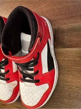 Puma Kids High-Top Sneakers in Red, White and Black